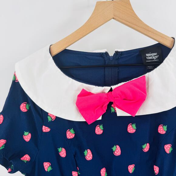 Unique Vintage NWT Strawberry Print Bow Collar Dress 1X/16 Retro Fit & Flare - Picture 8 of 9